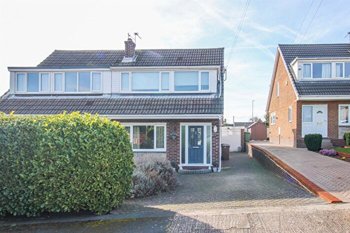 3 Bedroom Semi Detached House For Sale In Dulverton Close, Pontefract, WF8