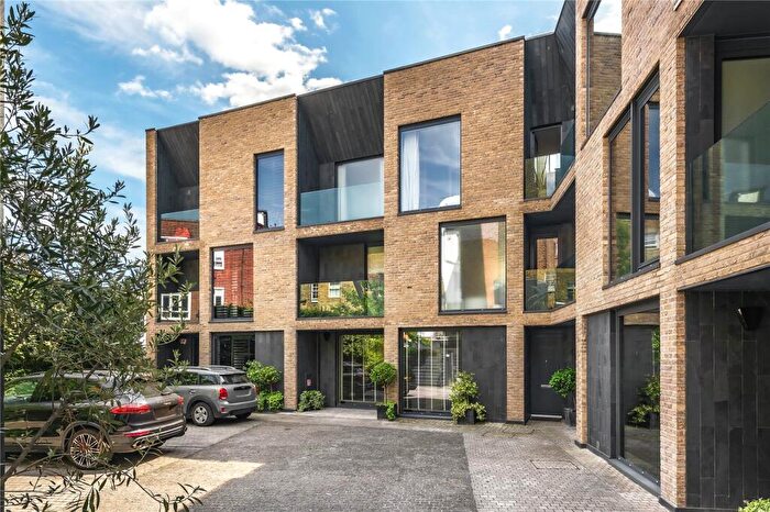 5 Bedroom Mews For Sale In Cotswold Mews, London, SW11