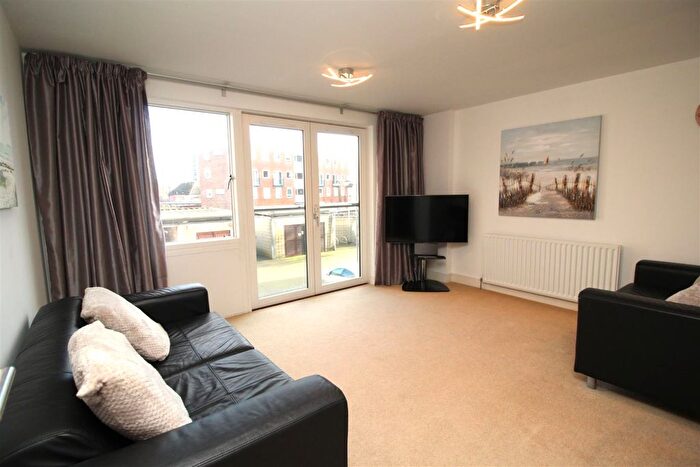 2 Bedroom Flat For Sale In High Street, Poole, BH15