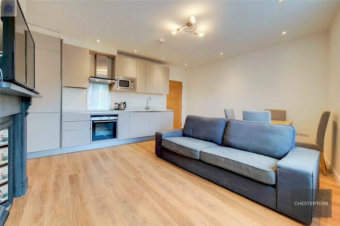 2 Bedroom Flat To Rent In Walpole Gardens, Chiswick, London, W4