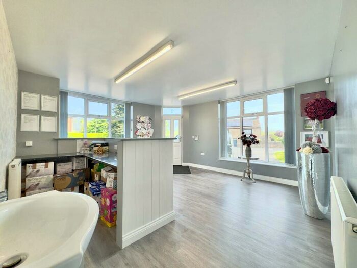 3 Bedroom Detached House For Sale In Bence Lane, Darton, Barnsley, S75