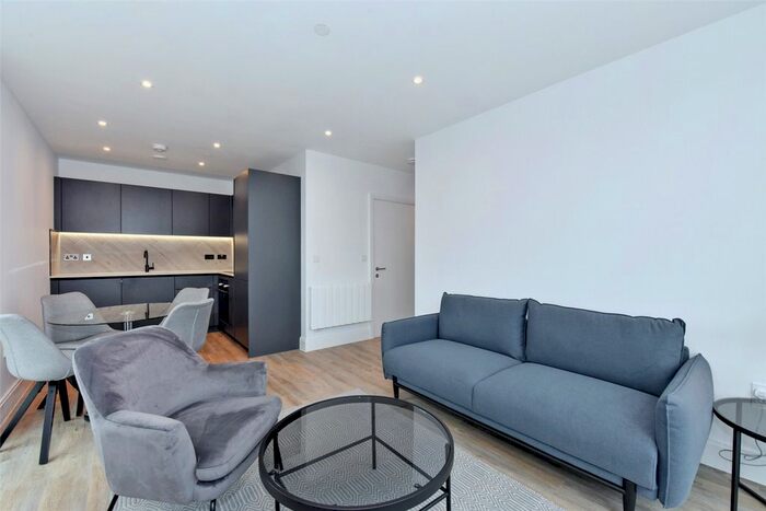 1 Bedroom Flat To Rent In Darjeeling House, Memorial Avenue, Slough, SL1