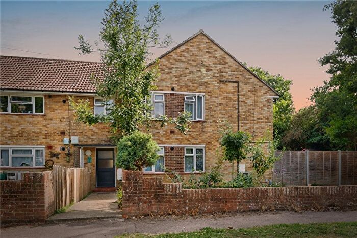 2 Bedroom Flat For Sale In Tilers Way, Reigate, Surrey, RH2