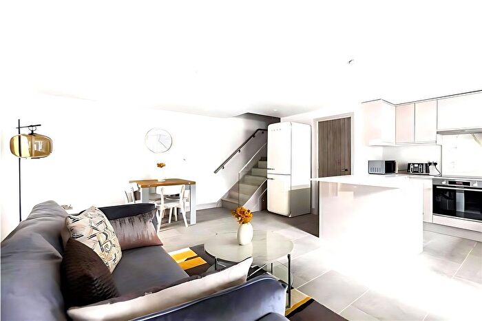 4 Bedroom Flat To Rent In Friars Mead, London, E14