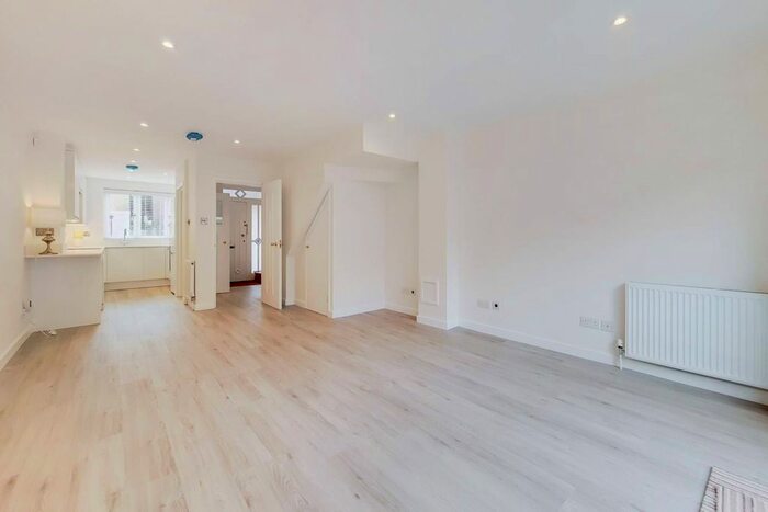 3 Bedroom Property To Rent In Tabor Grove, Wimbledon, London, SW19