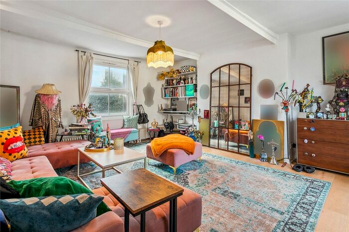 1 Bedroom Flat To Rent In Goswell Road, Angel, EC1V