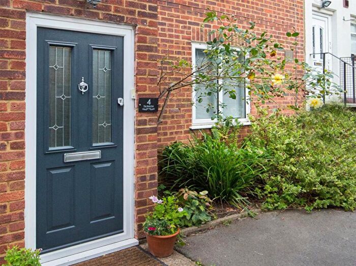 2 Bedroom Apartment For Sale In High Road, Byfleet, West Byfleet, Surrey, KT14