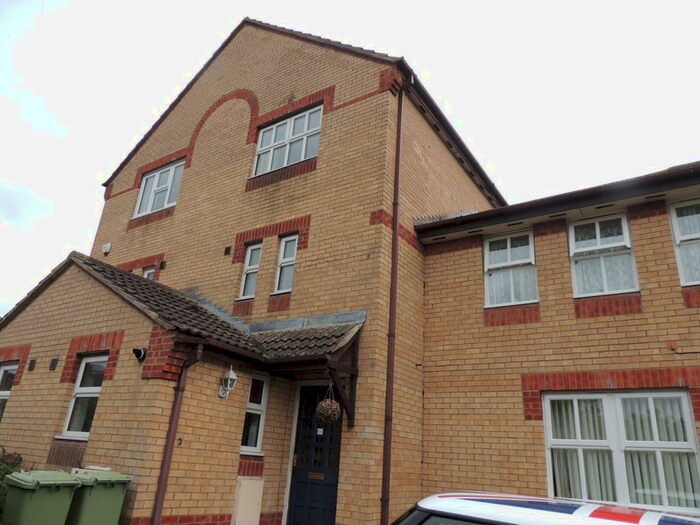 3 Bedroom Town House To Rent In Oldbrook Boulevard, Oldbrook, MK6