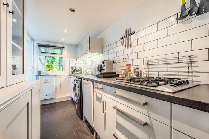 1 Bedroom Maisonette To Rent In Gresham Road, Brixton, London, SW9