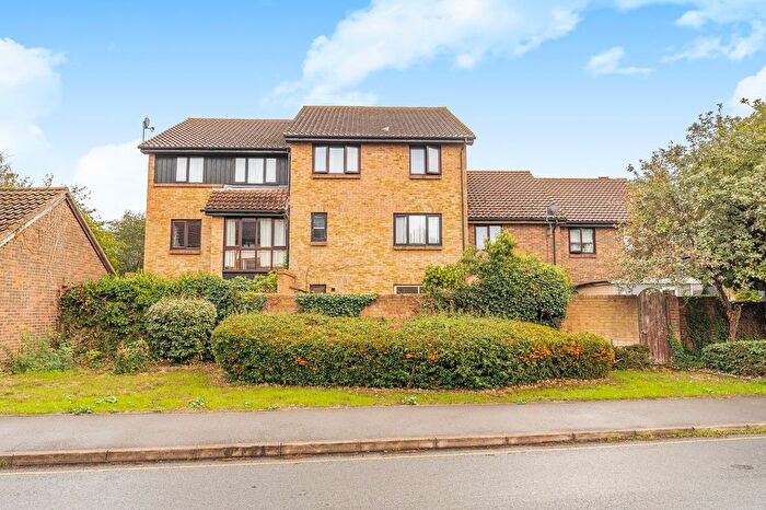 Studio For Sale In Badger Close, Feltham, TW13