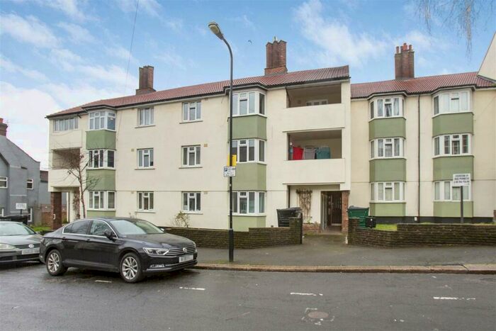 1 Bedroom Flat For Sale In Brookfield Avenue, Walthamstow, London, E17