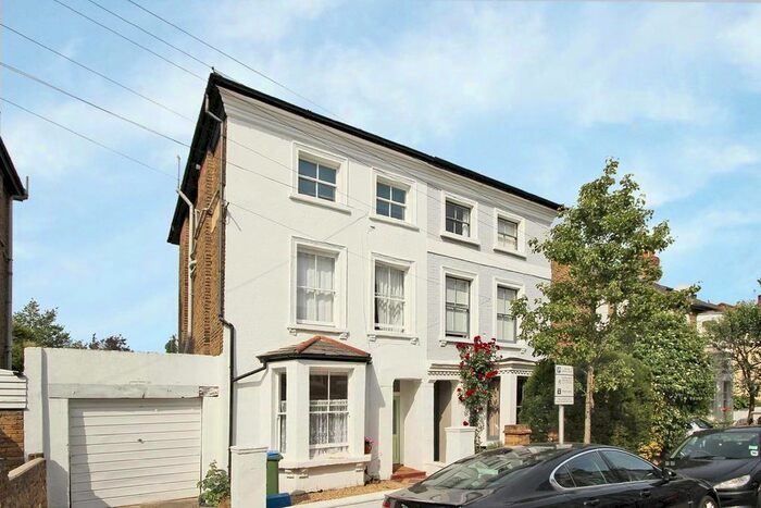 2 Bedroom Flat To Rent In Jocelyn Road, Kew, Richmond, TW9