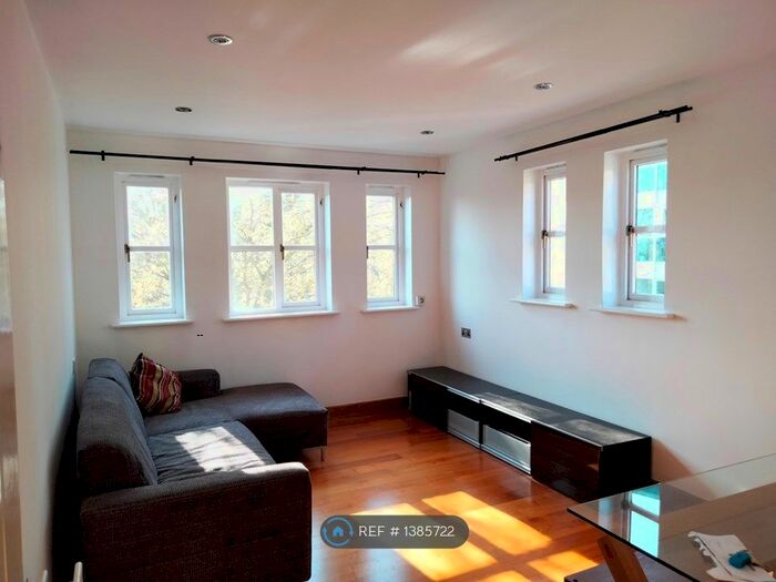 2 Bedroom Flat To Rent In A Half Wapping High Street, London, E1W