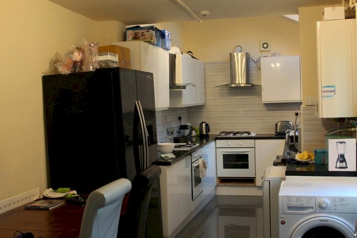 6 Bedroom Terraced House To Rent In Balfour Road, Nottingham, NG7