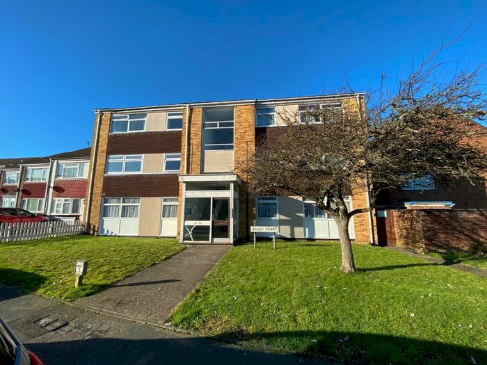 2 Bedroom Flat To Rent In Oxley Court, Mardale Close, Rainham, ME8
