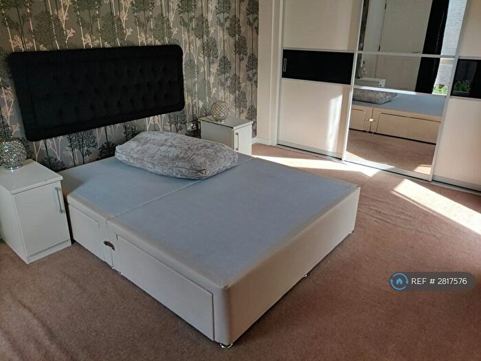 5 Bedroom Semi Detached House To Rent In Rayners Lane, Harrow, HA2