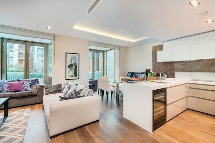 2 Bedroom Flat To Rent In Pearson Square, London, W1T