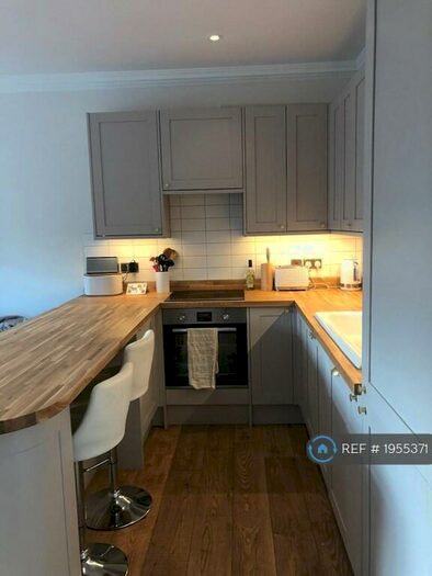 2 Bedroom Flat To Rent In Parkhill Road, London, NW3