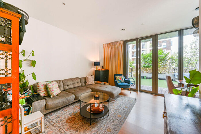 3 Bedroom Flat For Sale In Kilburn Park Road, Maida Vale, London, NW6