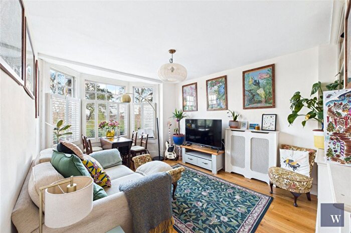 2 Bedroom Flat For Sale In Streatham Common South, London, SW16