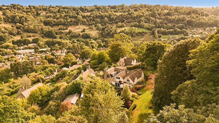 4 Bedroom Semi-Detached House For Sale In Quarhouse, Brimscombe, GL5