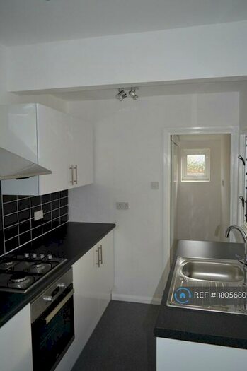 3 Bedroom Terraced House To Rent In Maurice Road, Southsea, PO4