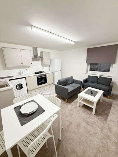 3 Bedroom Flat To Rent In Flat, Clarendon Road, Leeds, LS2