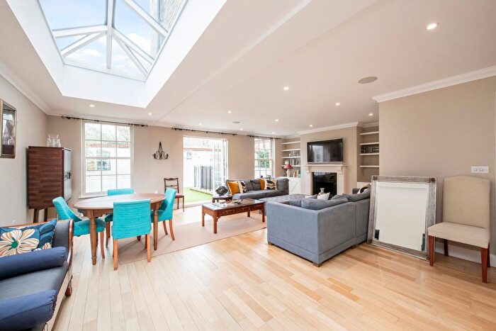 4 Bedroom End Of Terrace House To Rent In Sadlers Gate Mews, Commondale, SW15