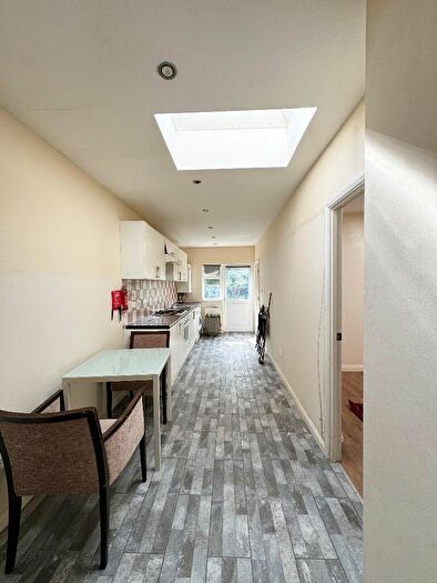 Studio To Rent In Park Road, Ilford, London, IG1
