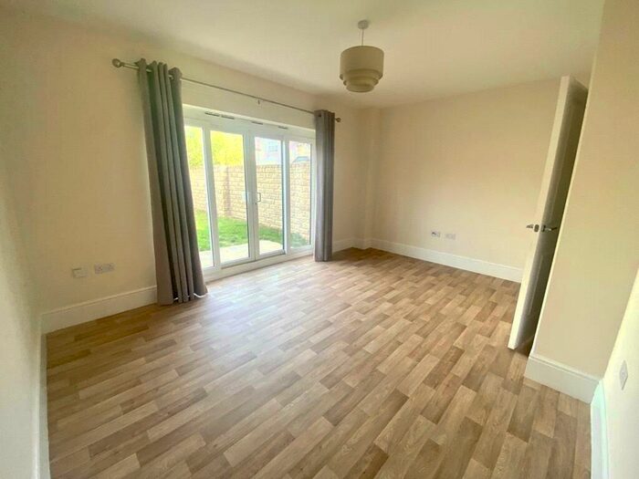 4 Bedroom End Of Terrace House To Rent In St Andrews Walk, Newton Kyme, LS24