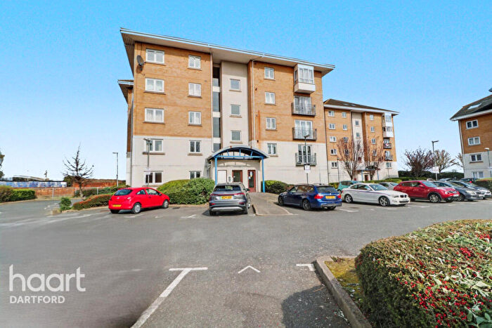 2 Bedroom Flat For Sale In Macarthur Close, Erith, DA8