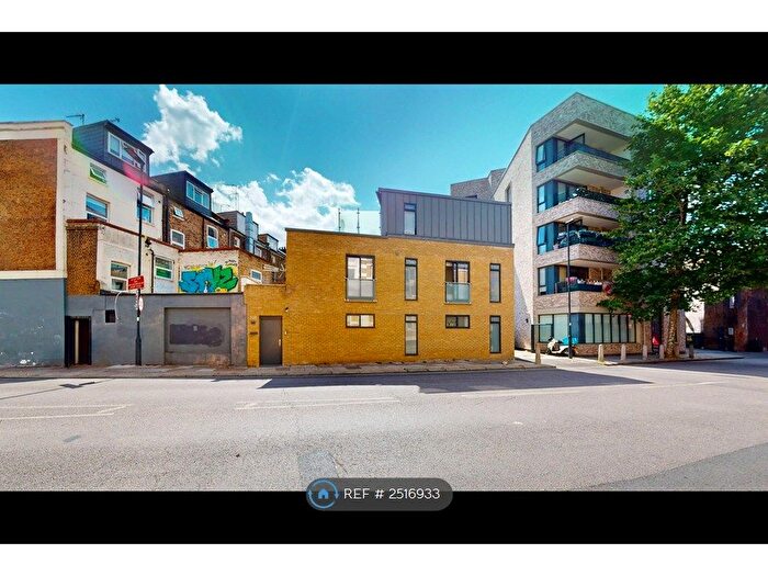 3 Bedroom Flat To Rent In Gresham Road, London, SW9