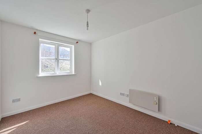 2 Bedroom Flat To Rent In Caravel Close, Canary Wharf, London, E14