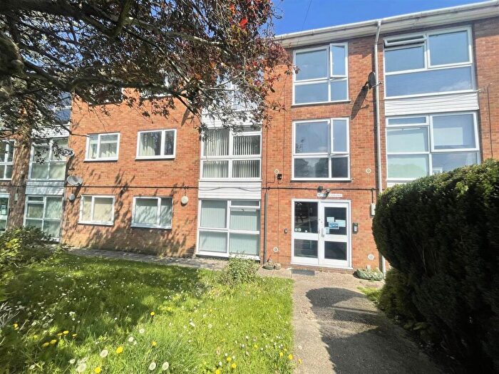 2 Bedroom Flat To Rent In Old Castle Walk, Gillingham, ME8