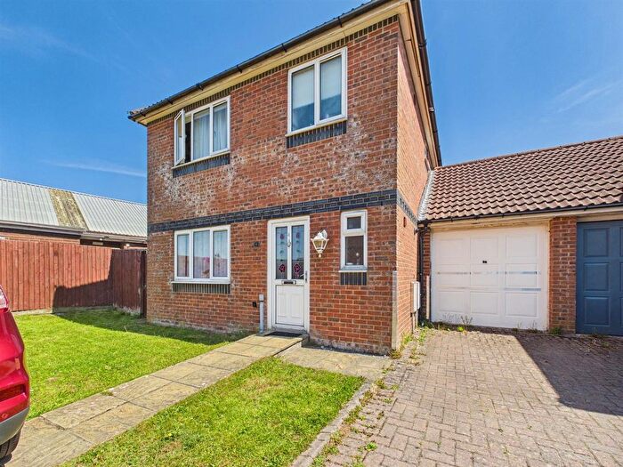 3 Bedroom Detached House For Sale In Llys Y Grug, Porthcawl, CF36