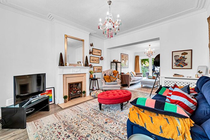 3 Bedroom Detached House For Sale In Warwick Road, Ashford, TW15
