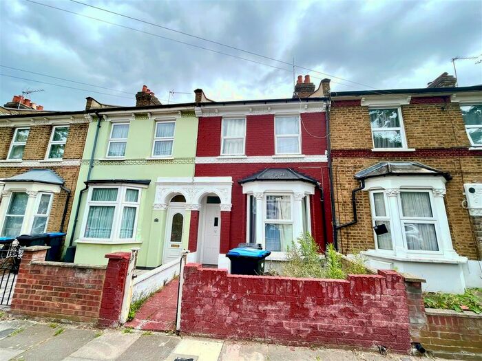3 Bedroom Property To Rent In Warwick Road, Edmonton, N18