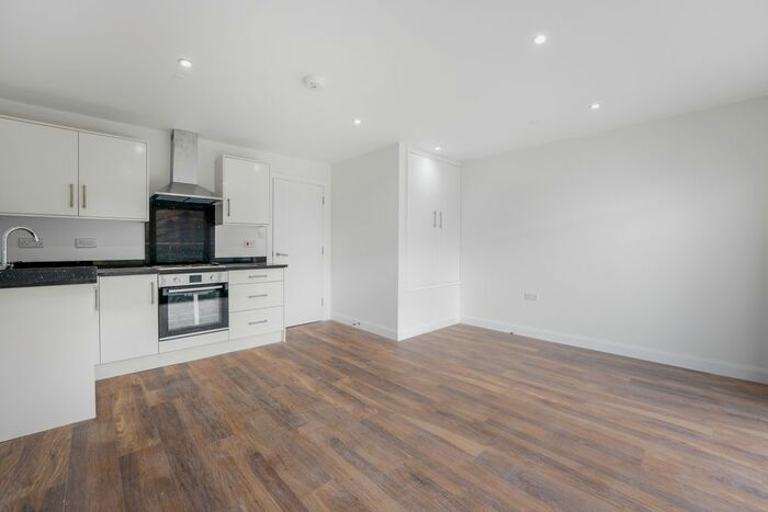 1 Bedroom Flat To Rent In Canberra Road, London, W13