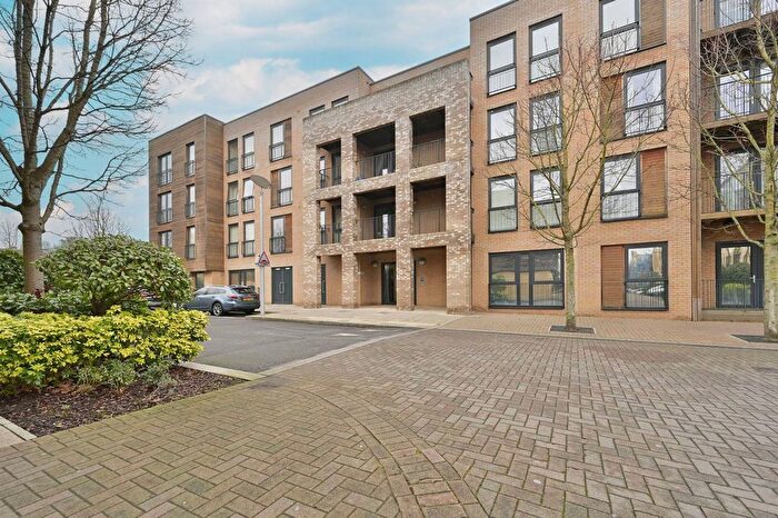 2 Bedroom Flat To Rent In Hitchin Lane, Stanmore, Stanmore, HA7