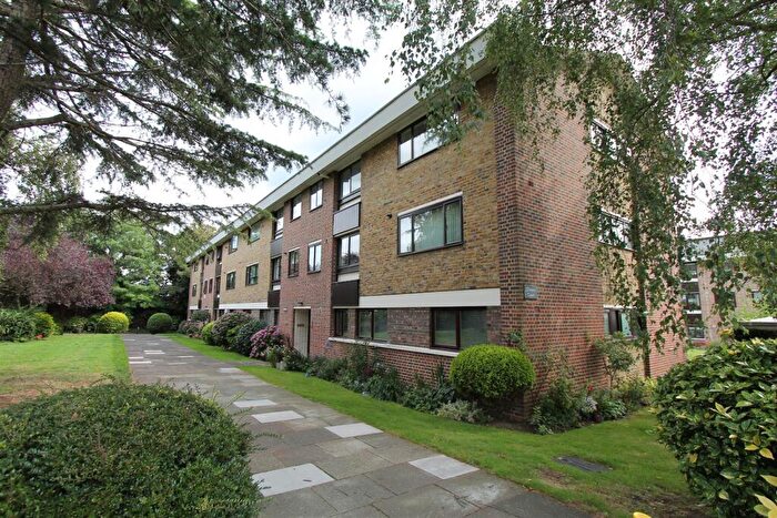 2 Bedroom Flat To Rent In Greenacres, London, SE9
