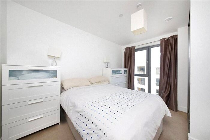 2 Bedroom Flat To Rent In Christian Street, Shadwell, London, E1