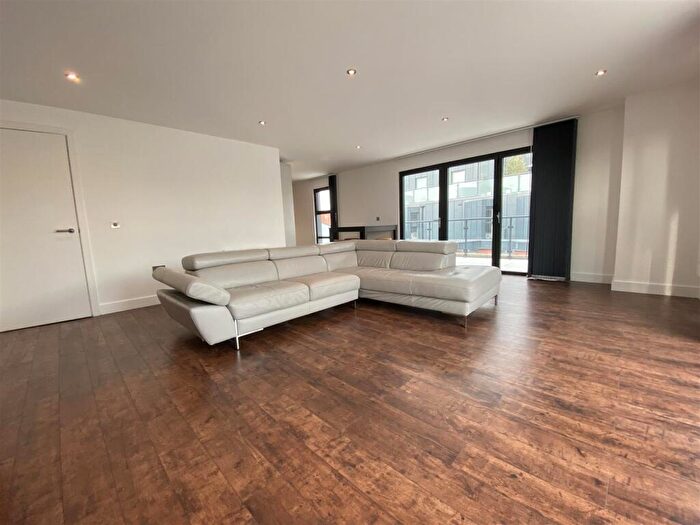 2 Bedroom Duplex To Rent In Paragon Mill, Cotton Street, Manchester, M4