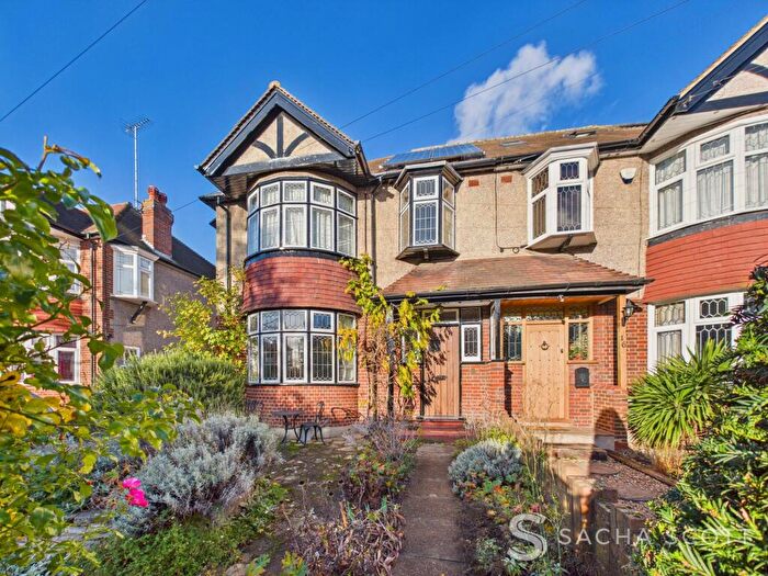 5 Bedroom Semi-Detached House For Sale In Buxton Drive, New Malden, KT3