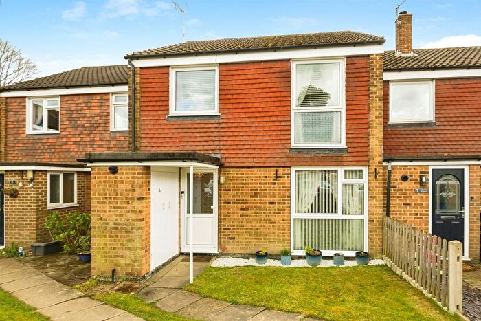 3 Bedroom Terraced House For Sale In Fairway Close, Copthorne, Crawley, RH10