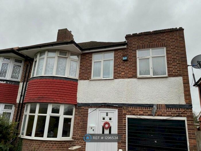 4 Bedroom Semi-Detached House To Rent In Harvey Road, Hounslow TW4