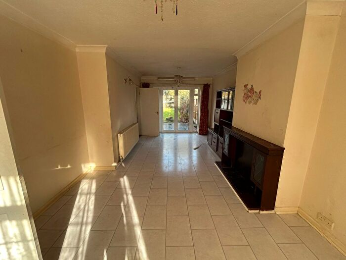 3 Bedroom Semi Detached House To Rent In Marvell Avenue, Hayes, UB4