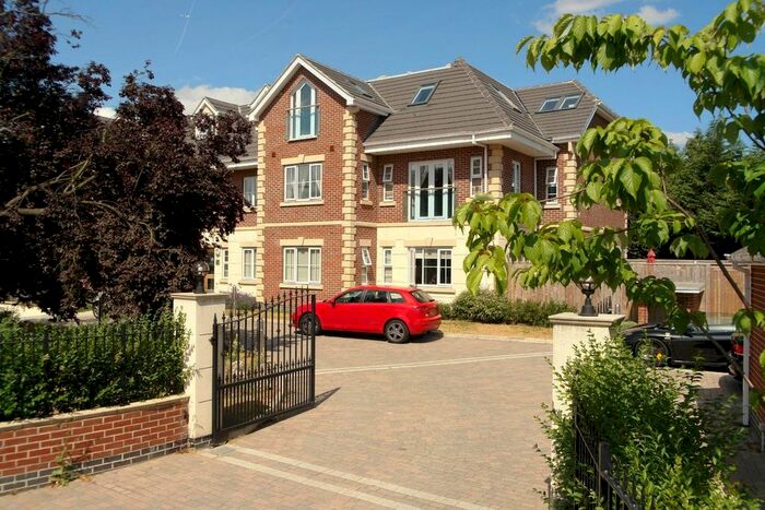 2 Bedroom Flat To Rent In Littleacre, Hermitage Lane, Windsor, SL4