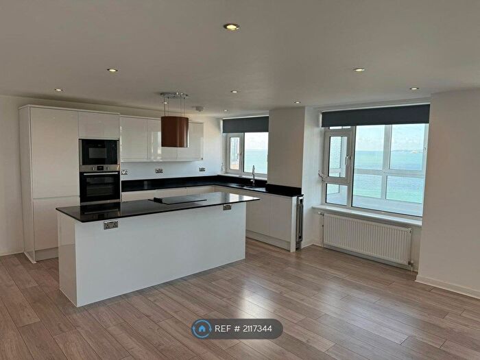 3 Bedroom Flat To Rent In Albany, Bournemouth, BH1