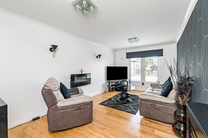 2 Bedroom Flat For Sale In / Duddingston Park South, Duddingston, Edinburgh, EH15
