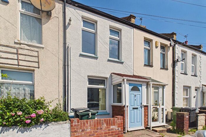 3 Bedroom Terraced House For Sale In Carlisle Road, Dartford, Kent, DA1